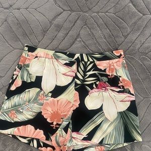Cute floral shorts by Jasmine & Juliana, size 10